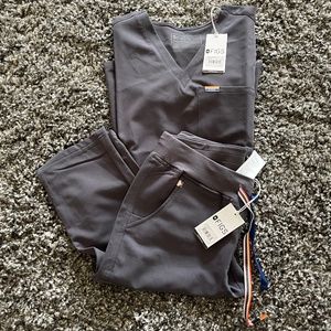 FIGS Charcoal Scrub Set